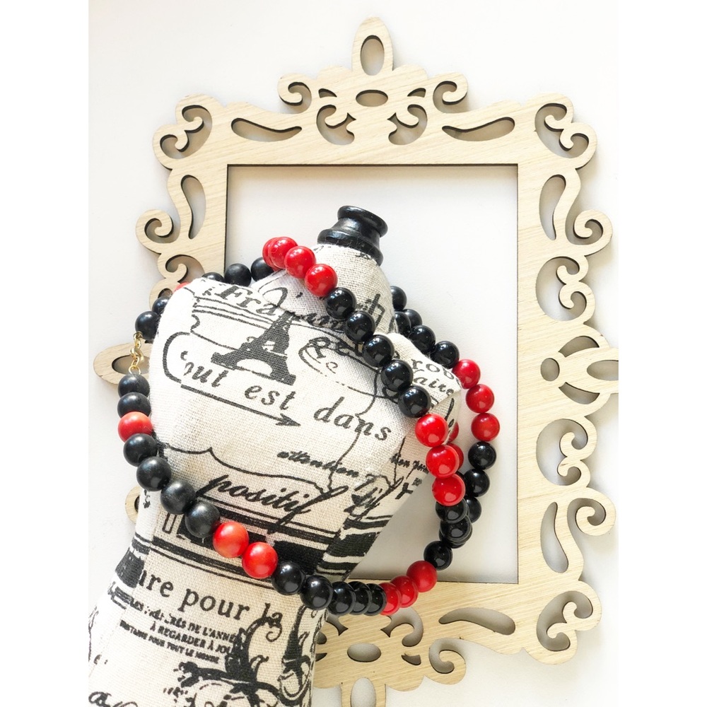 Vintage 70’s Black/Red Beaded Necklace